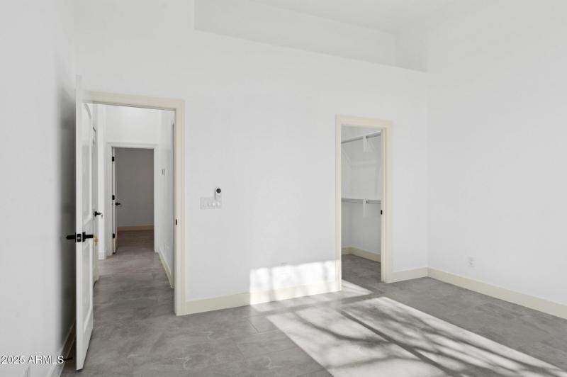 53-web-or-mls-22423-n-54th-pl