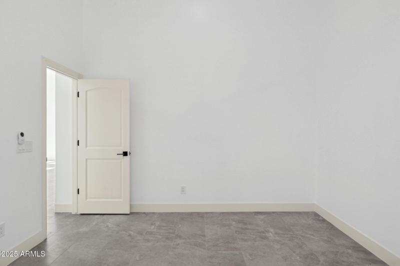 55-web-or-mls-22423-n-54th-pl