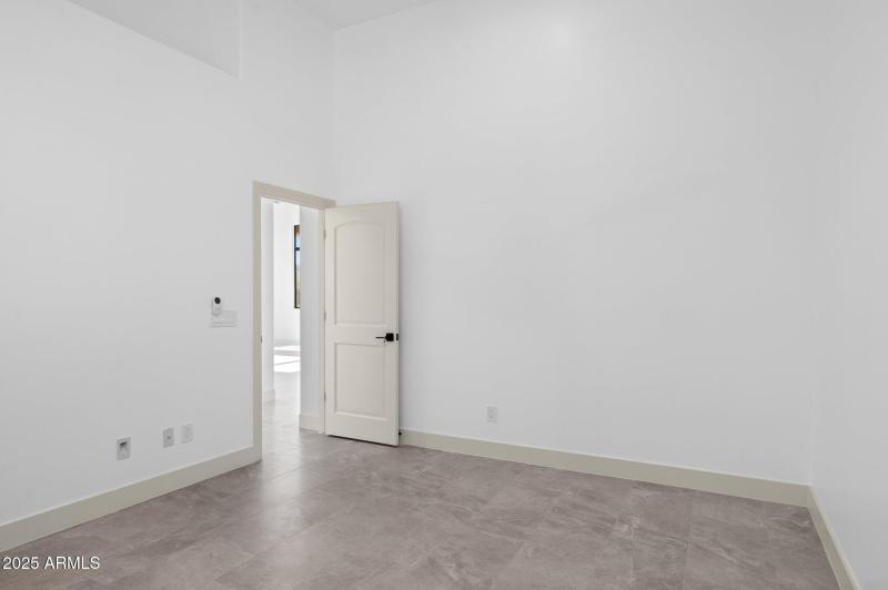 59-web-or-mls-22423-n-54th-pl