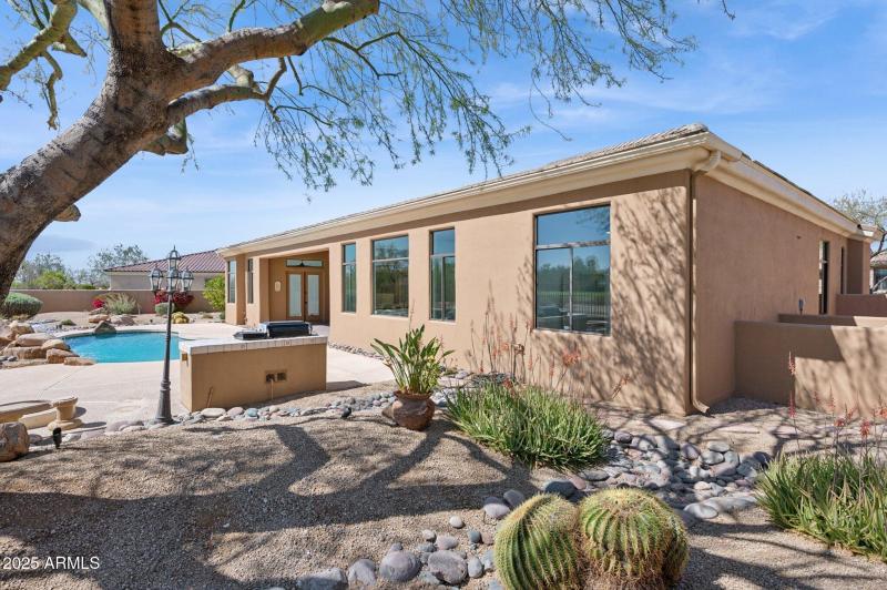 64-web-or-mls-22423-n-54th-pl