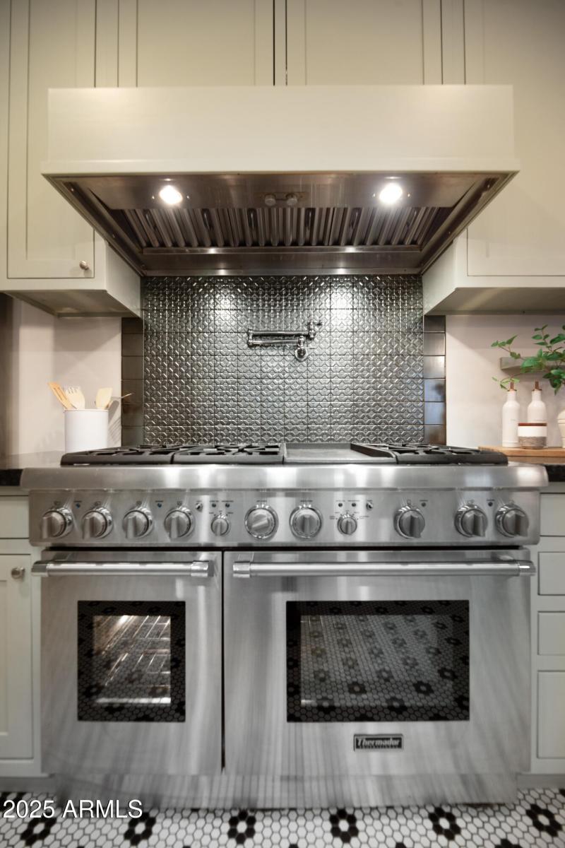 16 Thermador Ovens and Range