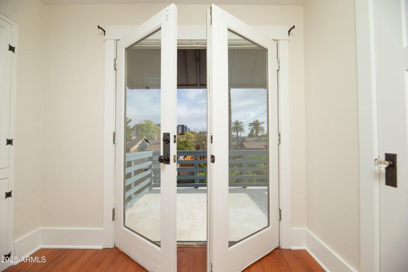 40 South Balcony off Upstairs Alcove