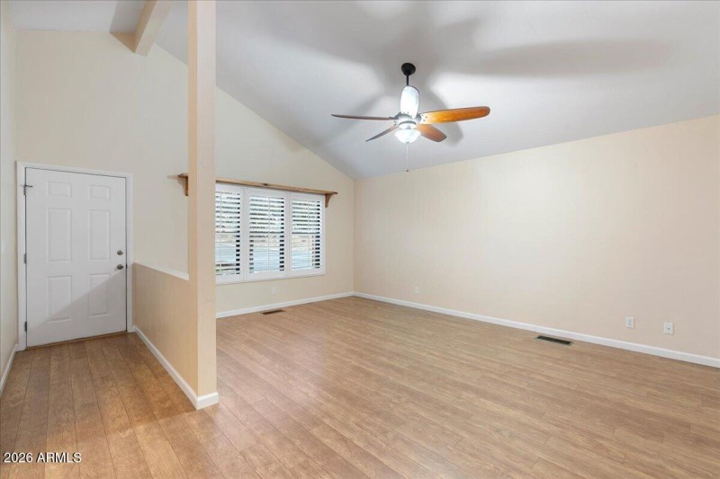 SPACIOUS LIVING ROOM