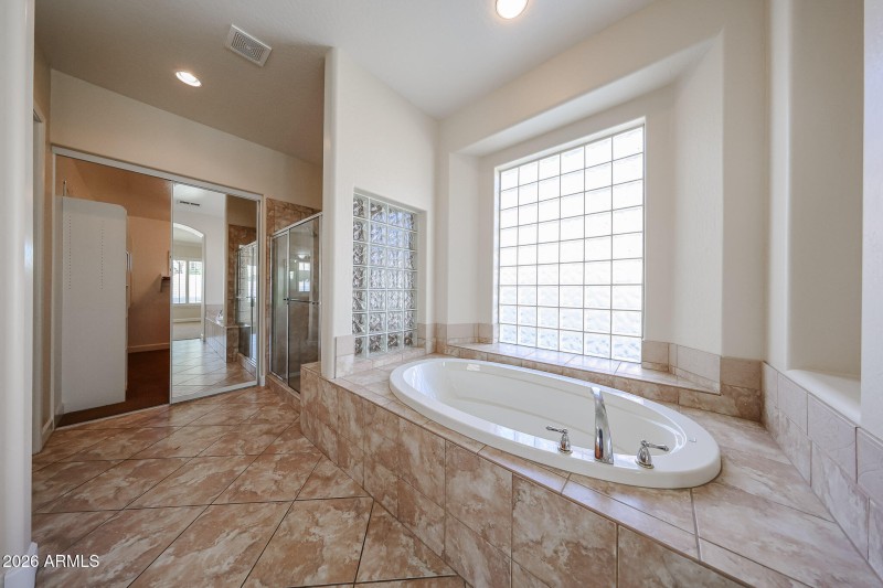 Huge Primary Soaking Tub