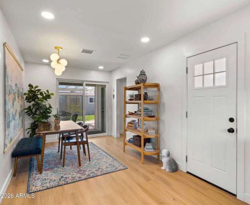 15-web-or-mls-Dining Space2