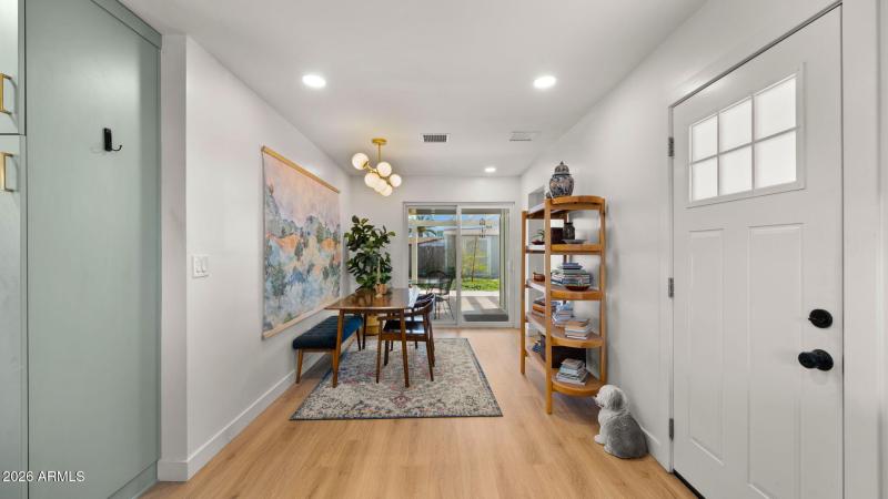 16-web-or-mls-Dining Space3