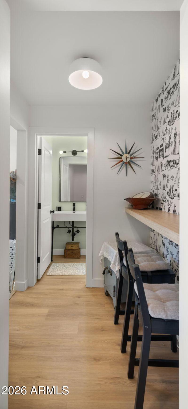 18-web-or-mls-Hallway