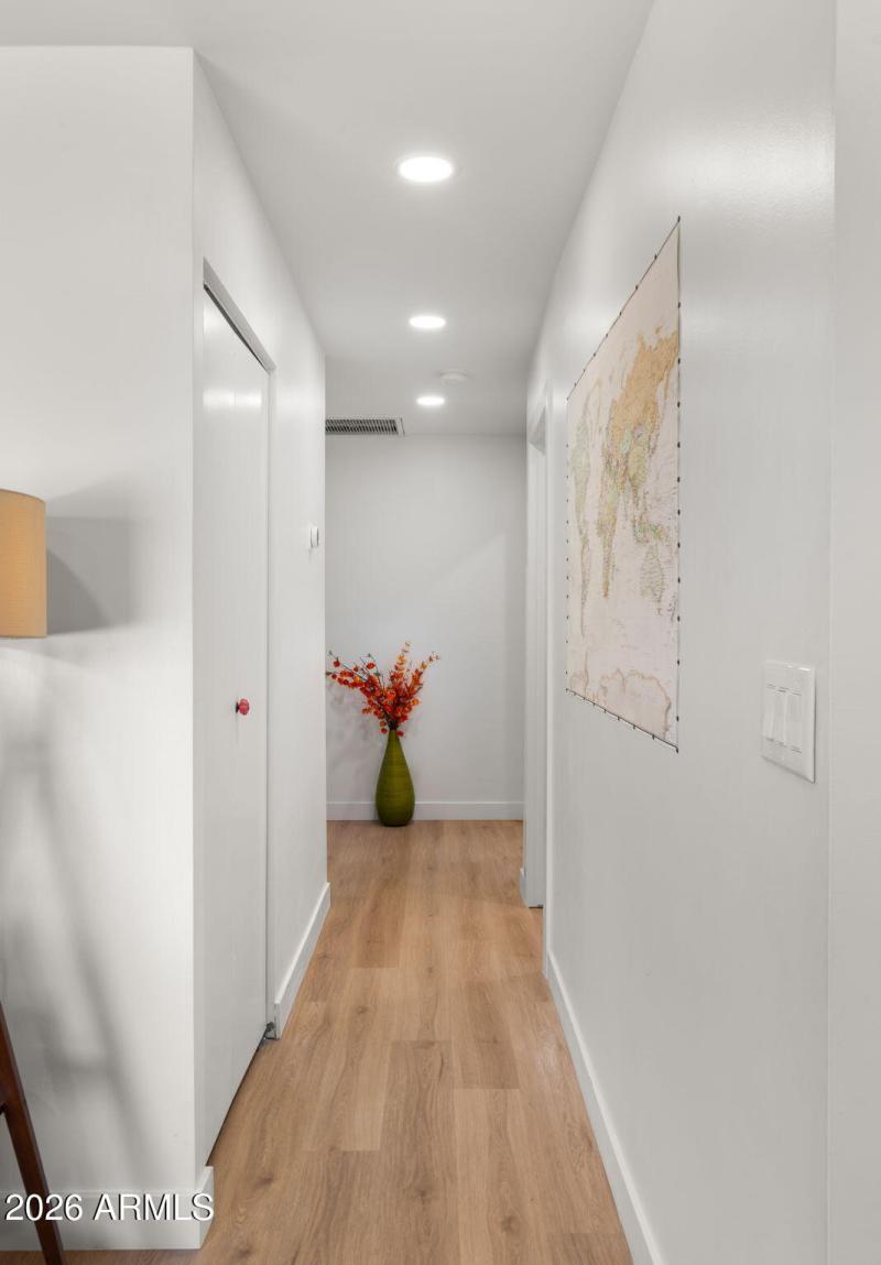 21-web-or-mls-Hallway2