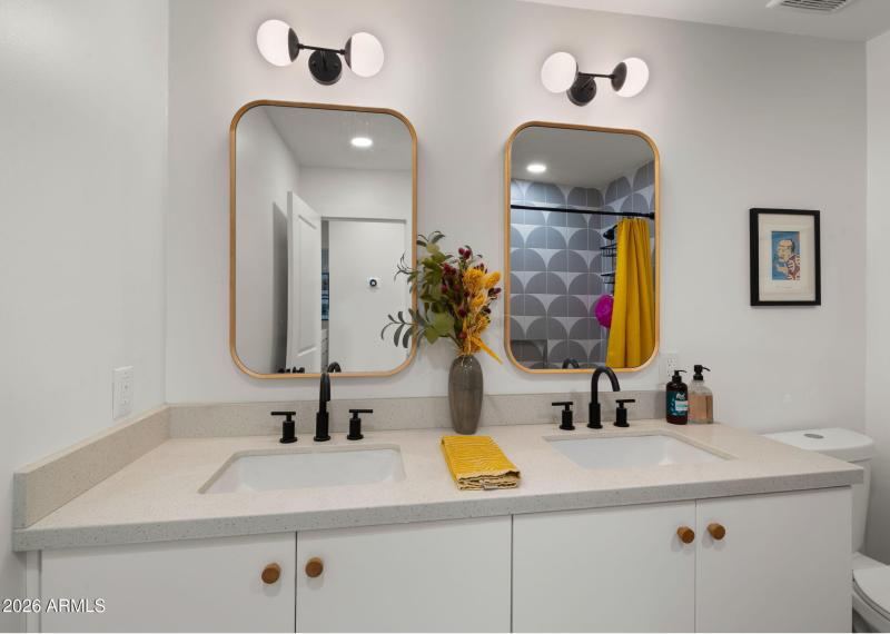 22-web-or-mls-Full Bathroom2