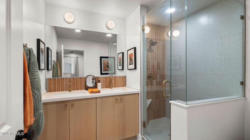 30-web-or-mls-Primary Bedroom4