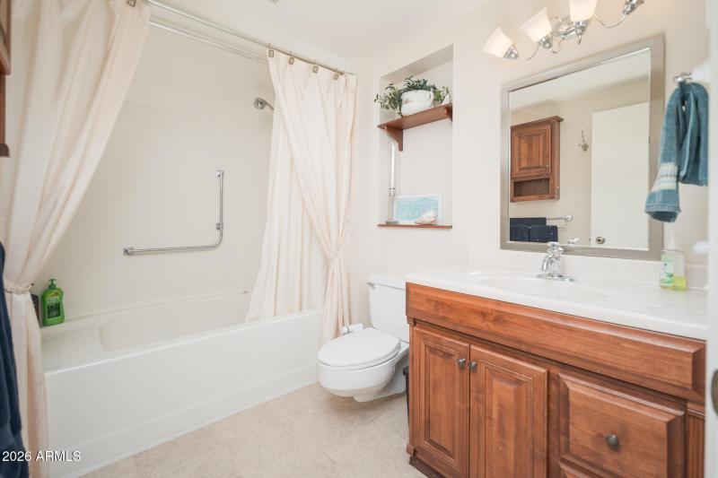 Guest bathroom/Shower tub combination