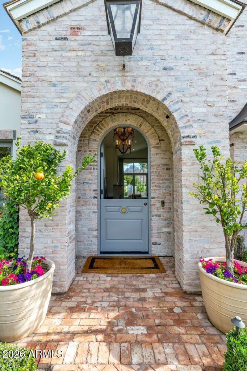 5119 N 41st St-large-009-026-5119 N 41st