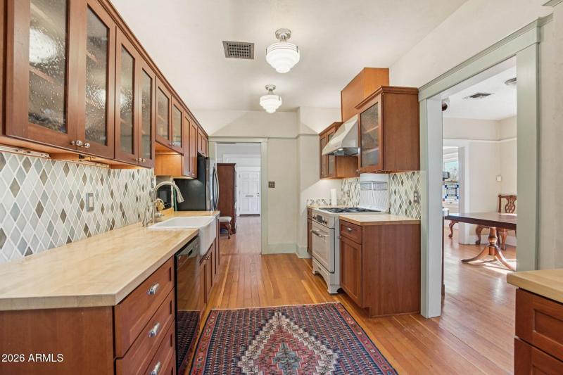 15-web-or-mls-- 948 S Ash Ave-S0502-1-00