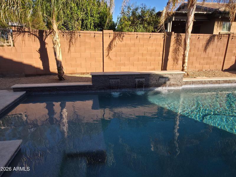 7d-Pool_Fountain_Waterfalls