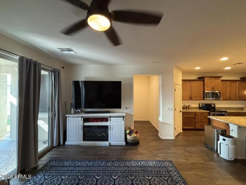 9BB1011C-91CF-464F-B410-54DE5353AE12_1_1