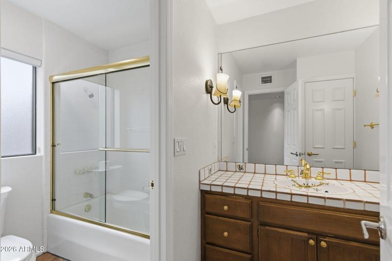 Guest Bathroom with Tub