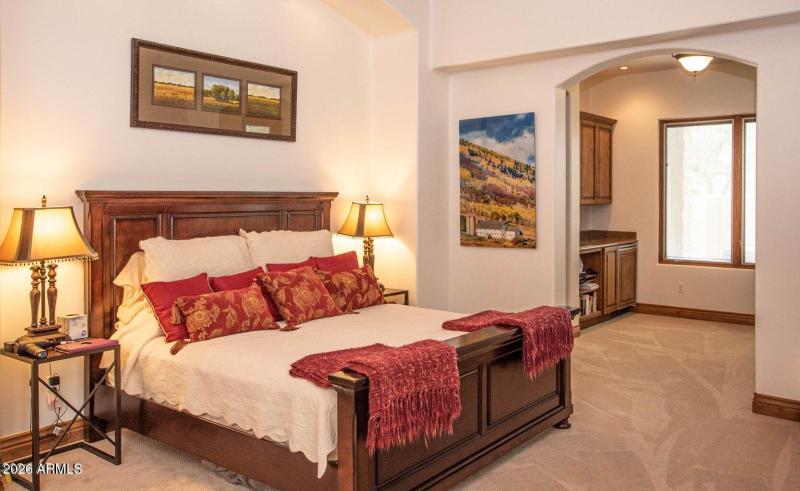 LUXURIOUS MASTER BEDROOM