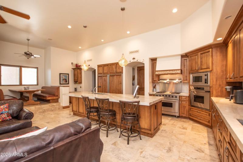 KITCHEN / FAMILY ROOM
