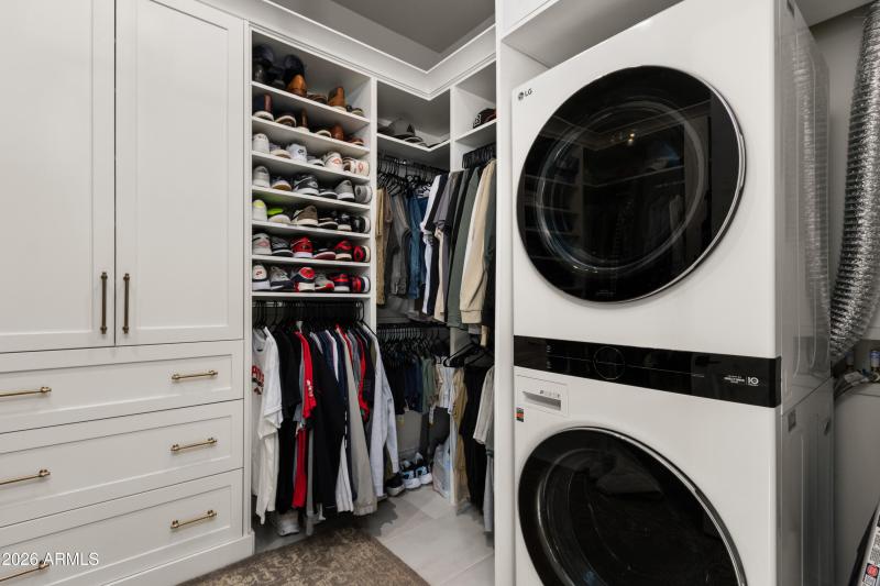 Upgraded Closet w/Washer & Dryer