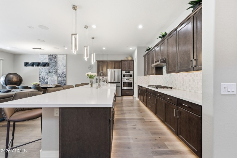 UNDER MOUNT CABINET LIGHTING