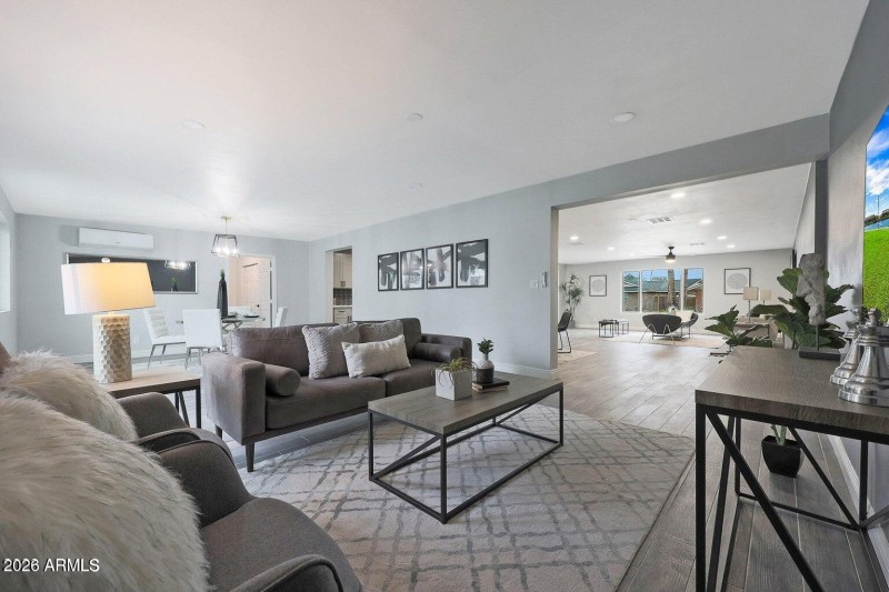 Bonita Grand View of Interior