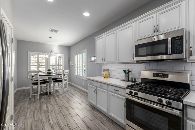 Gas range, breakfast nook