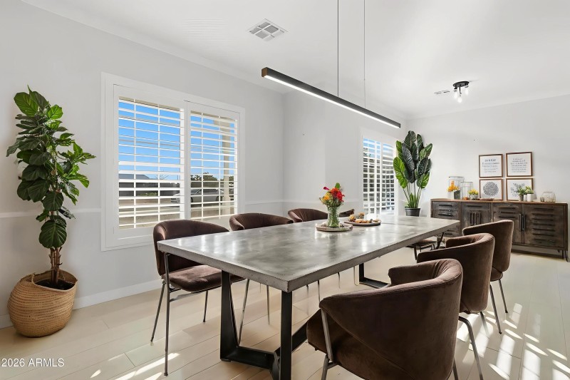 Virtual Dining/Living Area