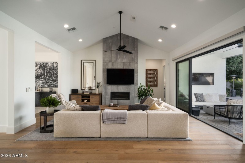 Great Room w: Fireplace