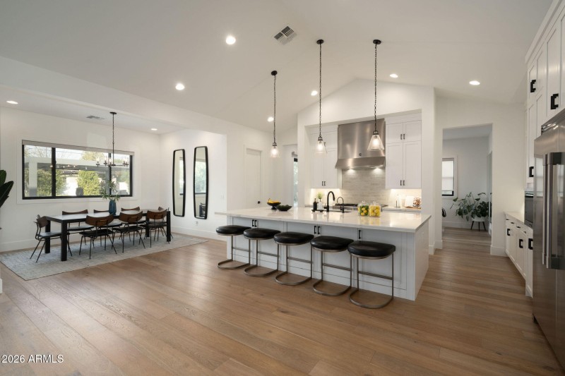 Kitchen w: Huge Island