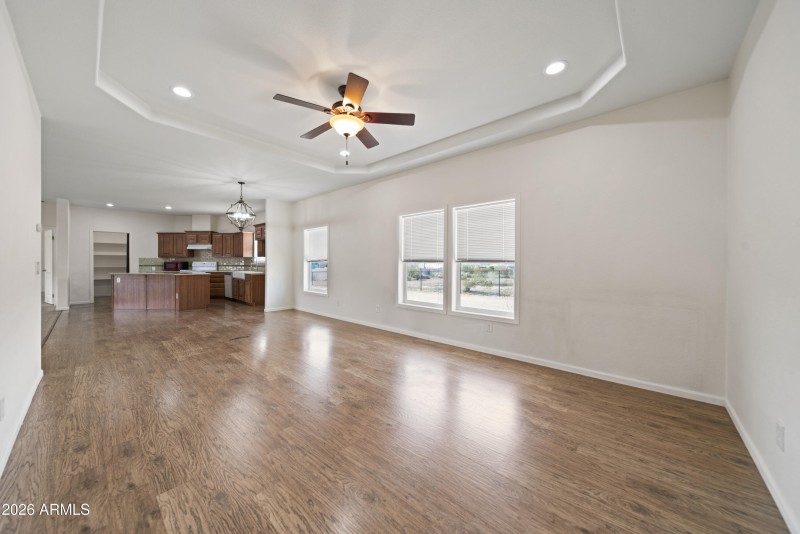 39624 N Central Ave 00025