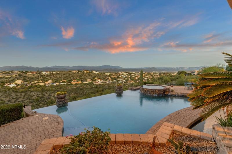 058_Negative Edge Pool