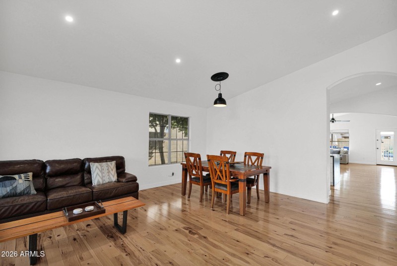 21-web-or-mls-P1471383