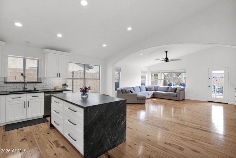 22-web-or-mls-P1471386