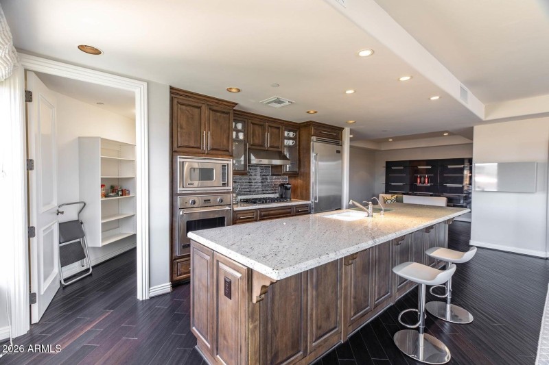 20190930193600532821000000-o