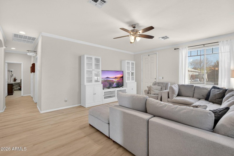 4-web-or-mls-19-E Lark Ct