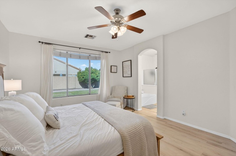 15-web-or-mls-11-E Lark Ct