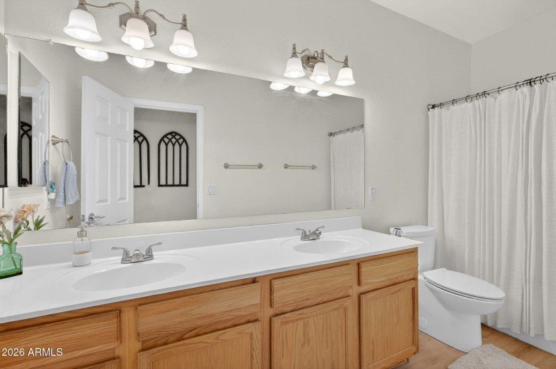 25-web-or-mls-08-E Lark Ct