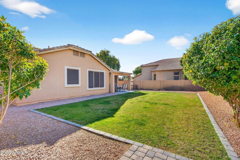 28-web-or-mls-28-E Lark Ct