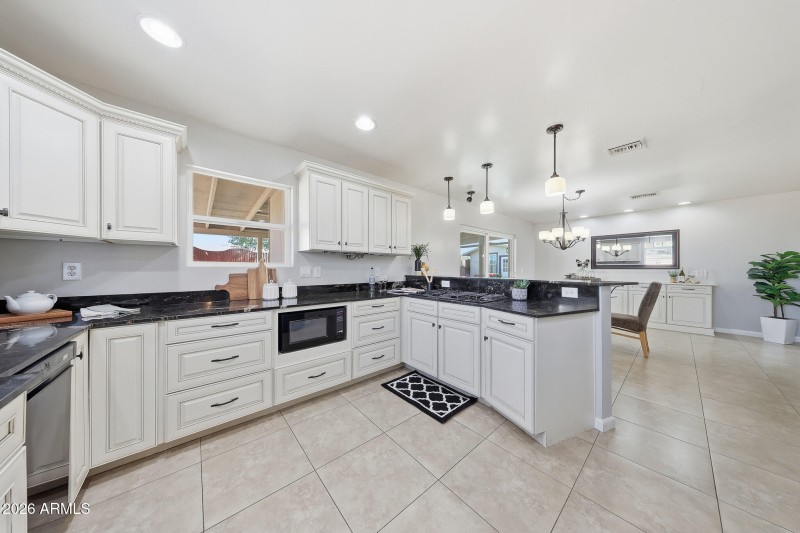 Open & Bright Kitchen