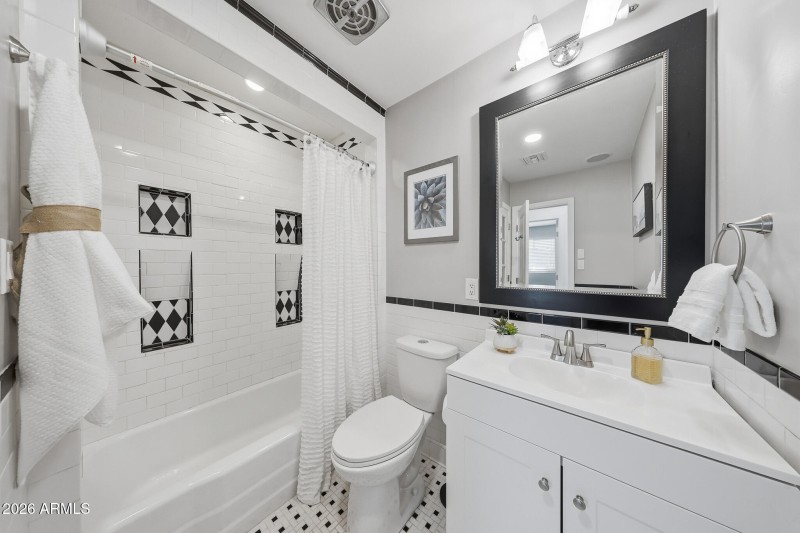 Secondary Full Bathroom