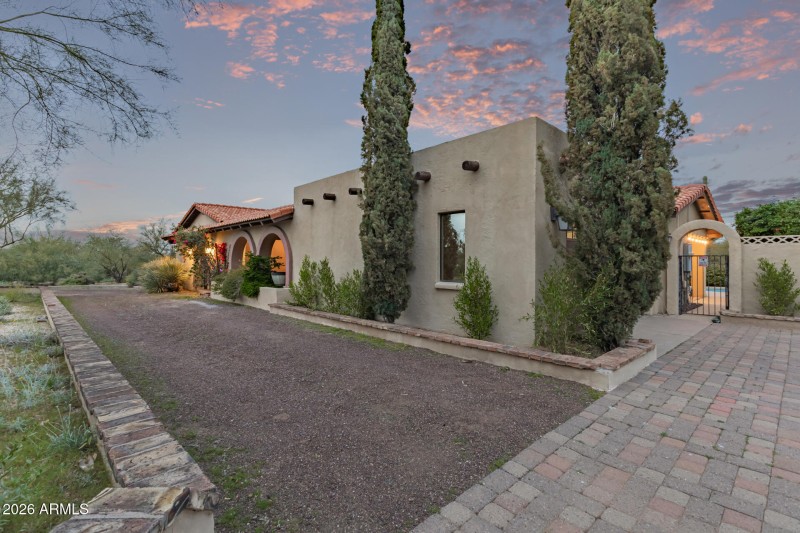 5022 E Calle De Los Flores