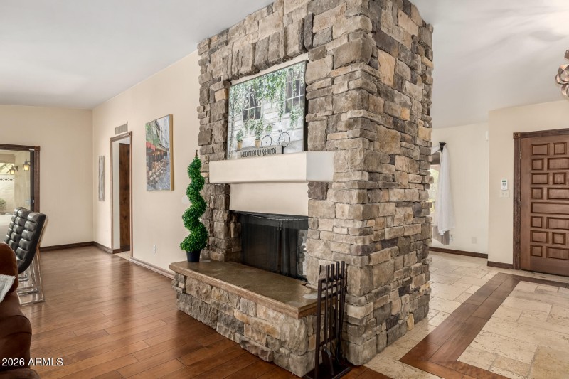 5022 E Calle De Los Flores