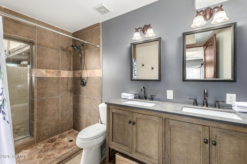 5022 E Calle De Los Flores