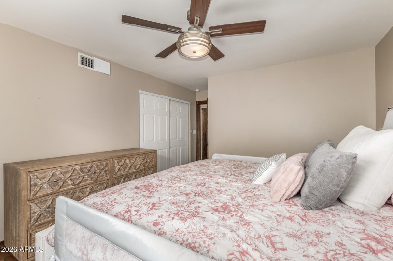 5022 E Calle De Los Flores