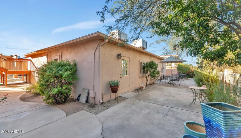 760 W Wickenburg Way-large-012-045-TOD73
