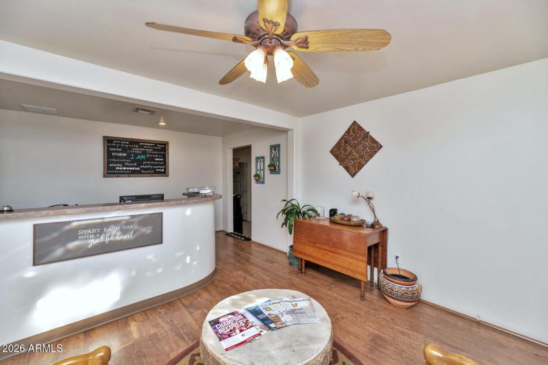 760 W Wickenburg Way-large-026-036-TOD73