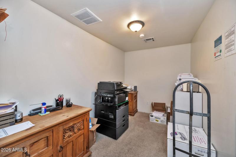 760 W Wickenburg Way-large-039-019-TOD73