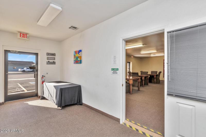 760 W Wickenburg Way-large-047-039-TOD73