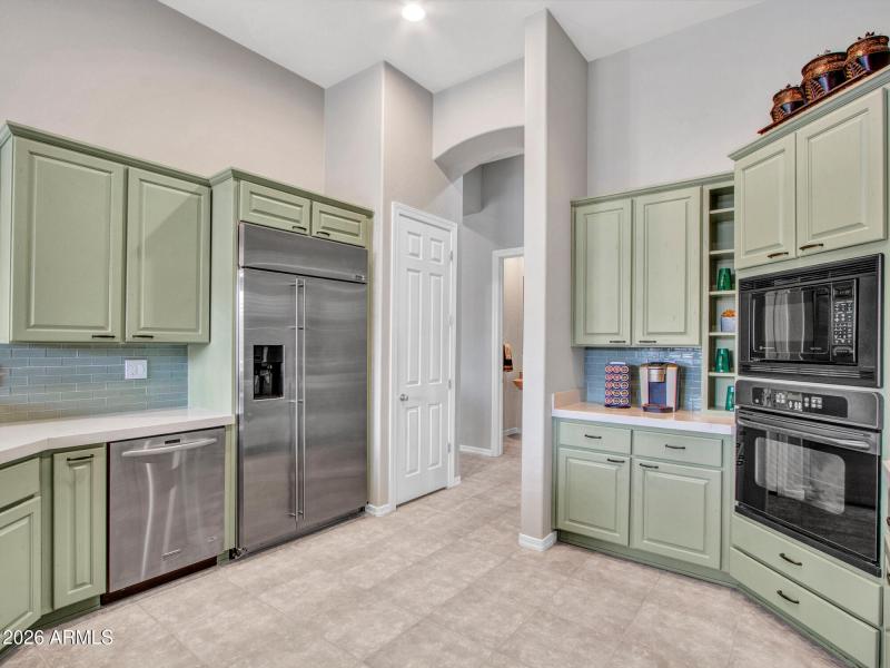 03-Kitchen-and-Wet-bar-(9)