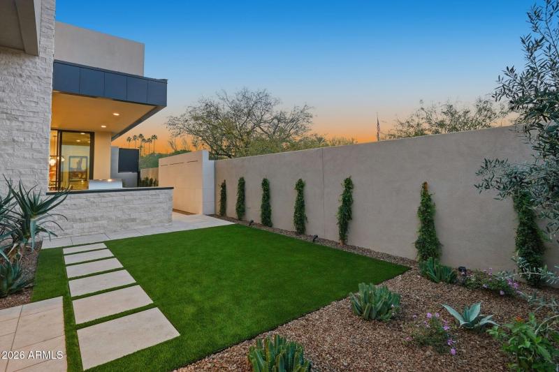 040_Primary WalkOut Patio